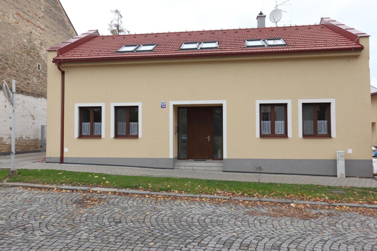 Apartmany U Kvetne Zahrady Kromeriz Bagian luar foto
